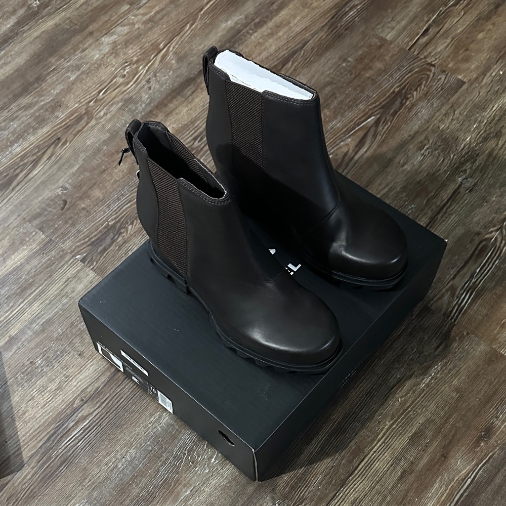 Sorel Joan of Arctic Wedge III Chelsea size 10 NIB